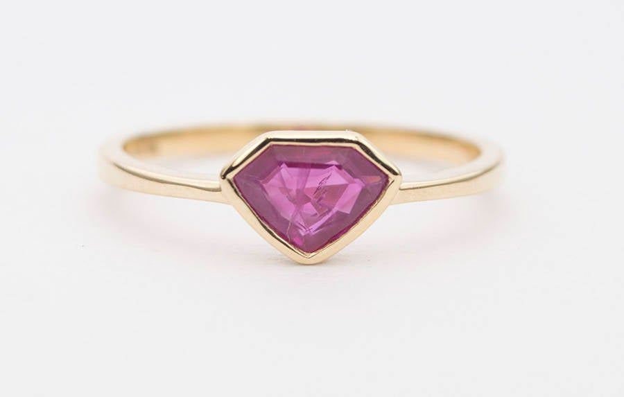Diamant Form Rosenschliff Rubin Lünette Set 14K Gold-Verlobungsring Hochzeitsband Juli Geburtsstein Rot Natürlicher Edelstein Solitär Stapeln Ad1291 Diamant Form Rosenschliff Rubin Lünette Set 14K Gold-Verlobungsring Hochzeitsband Juli Geburtsstein Rot Natürlicher Edelstein Solitär Stapeln Ad1291 von AuroraDesigner