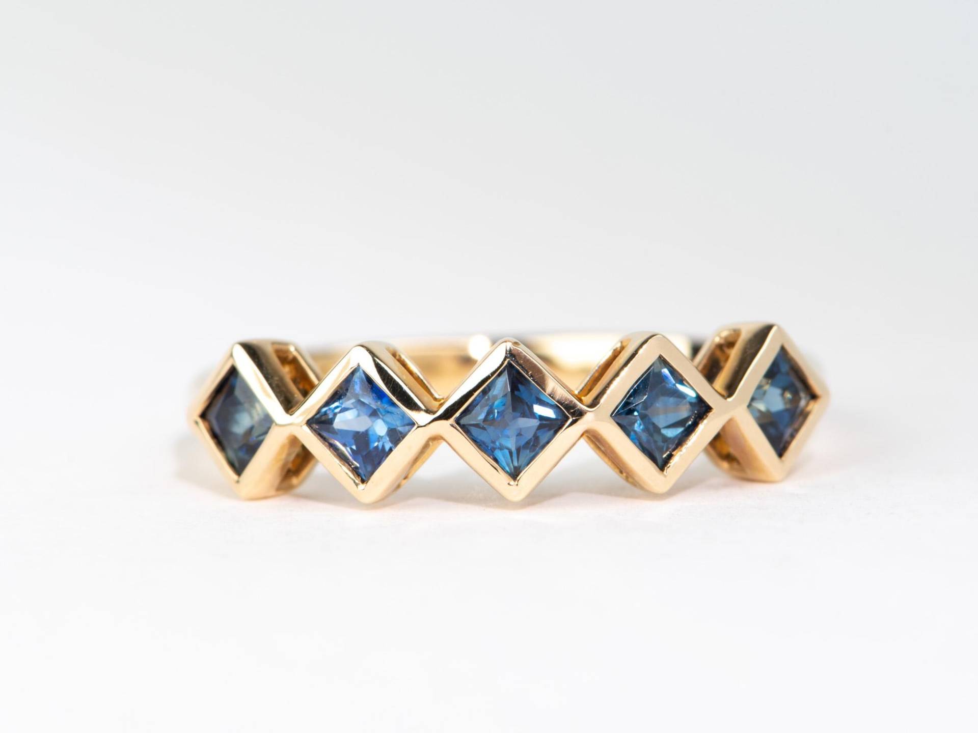 Quadrat Saphir Lünette Set Stacking Band 14K Gold Princess Cut Blau Grün Rot Stapelbar Ringe Hochzeit Ring Urlaub Geschenk Für Sie R5058 von AuroraDesigner