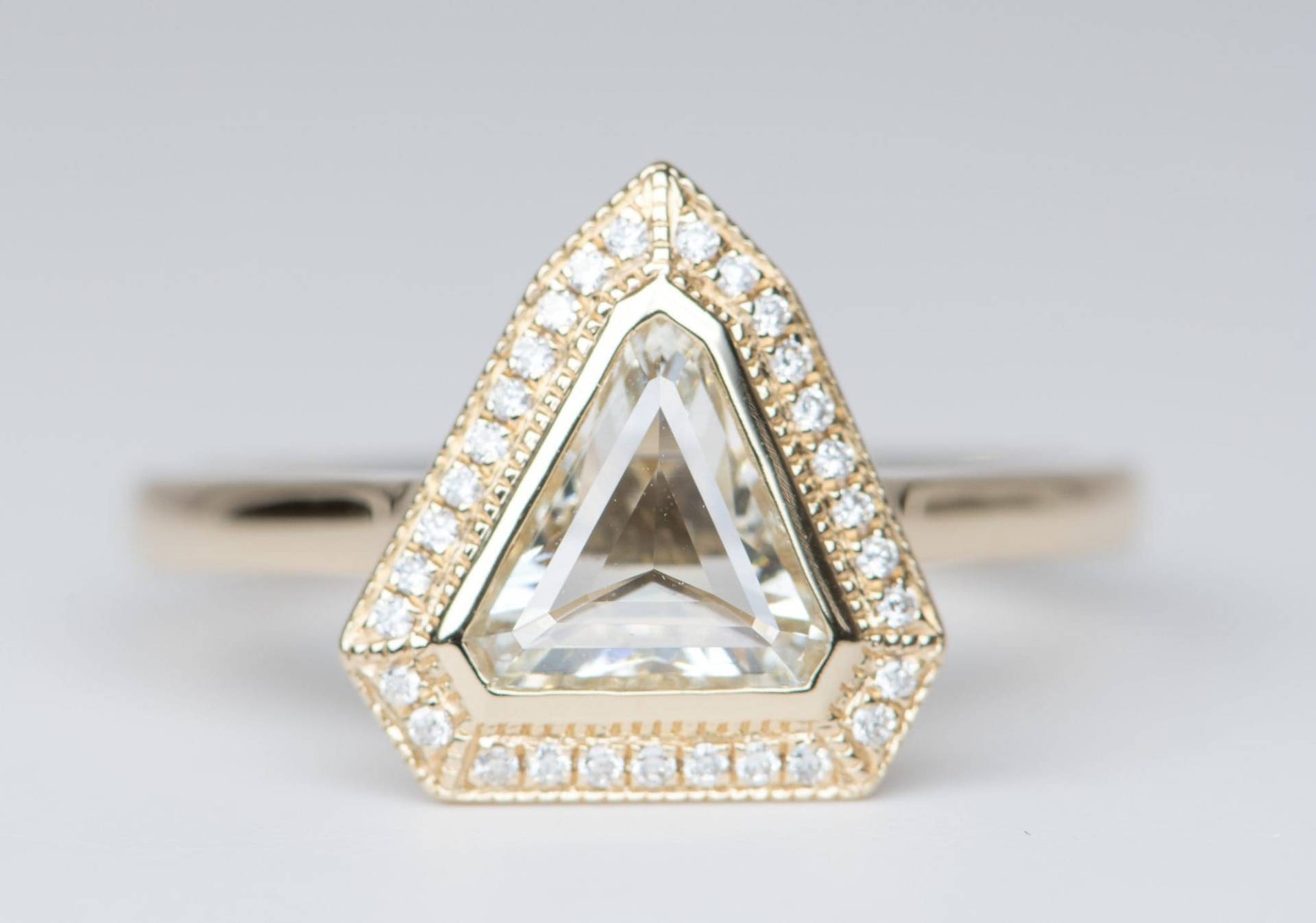 Rose Cut Klar Dreieck Diamant Verlobungsring 14K Gelbgold Fassung Halo Messer Rand Ooak Alternative Braut R6195 von AuroraDesigner