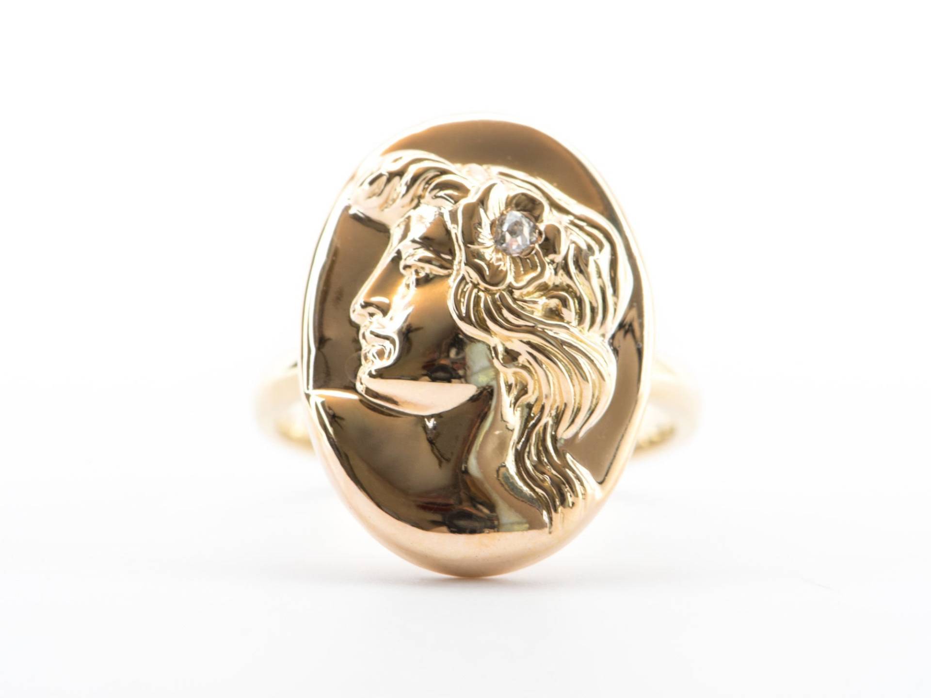 Victorian Art Nouveau Frau Gesicht Diamant Repousse Design Manschettenknöpfe Umgewandelt in Ring 14K Gold Haar Frauen Reimagined Vintage Victorian Art Nouveau Frau Gesicht Diamant Repousse Design Manschettenknöpfe Umgewandelt in Ring 14K Gold Haar Frauen Reimagined Vintage von AuroraDesigner