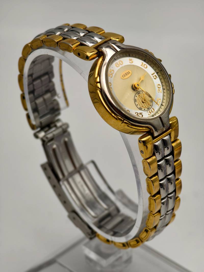 Vintage 1994 Guess Damen Quartz Two Tone Uhr 27 Mm Creme Zifferblatt Subdial Sekunden von AuroraVintageWatch