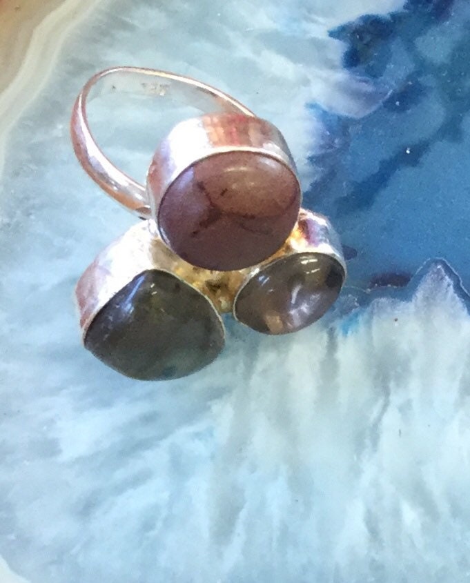 Ring Mit Labradorit Und Rosenquarz Erhältlich in Der Größe 10 von AurorasGemstones