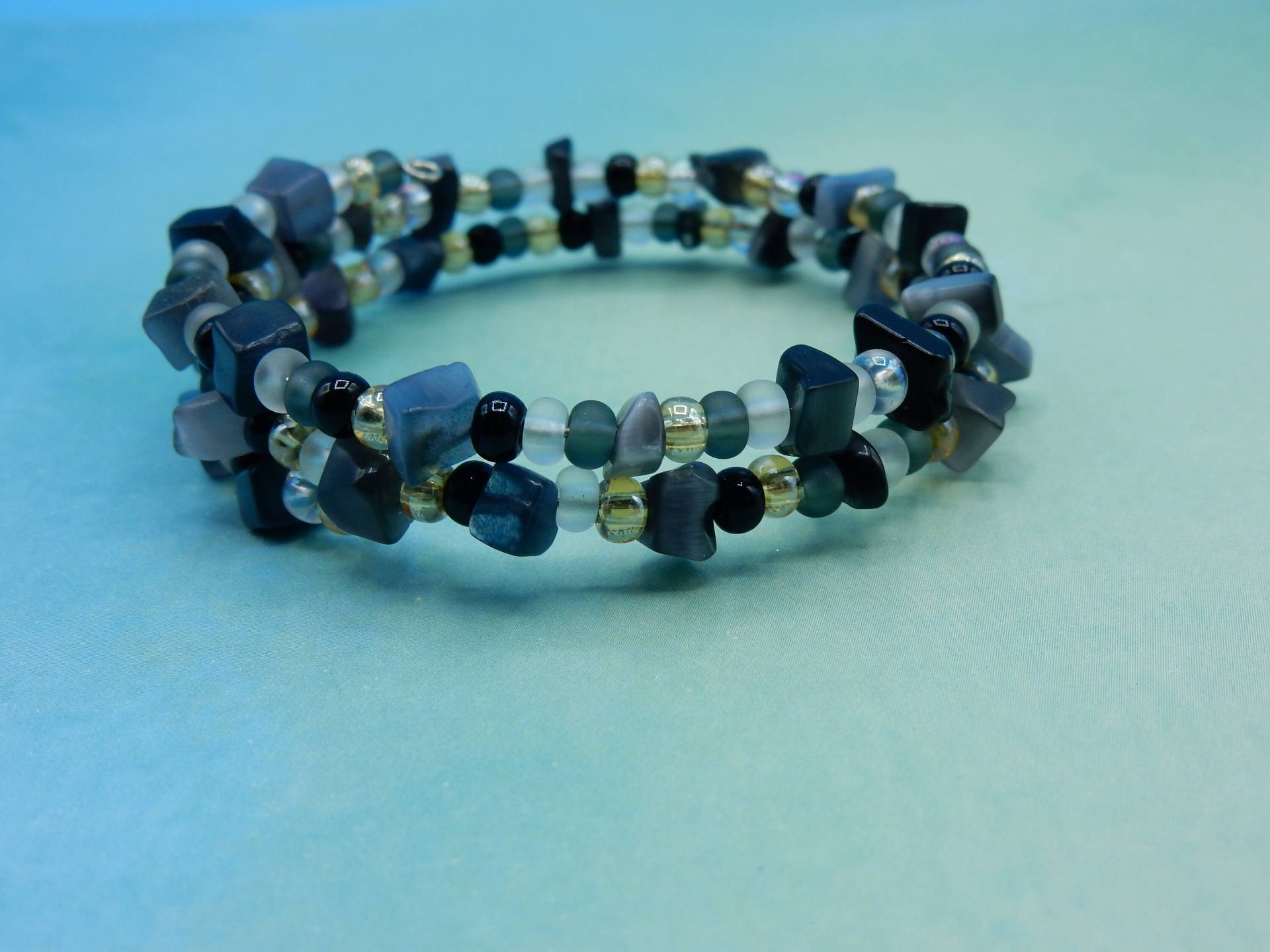 Armband Memory Draht Stein Chips Und Rocailles Armband Memory Draht Stein Chips Und Rocailles von AurosCrafts