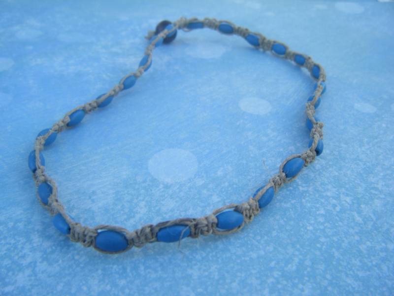 Blaue Holz Perle Hanf Halsband Blaue Holz Perle Hanf Halsband von AurosCrafts