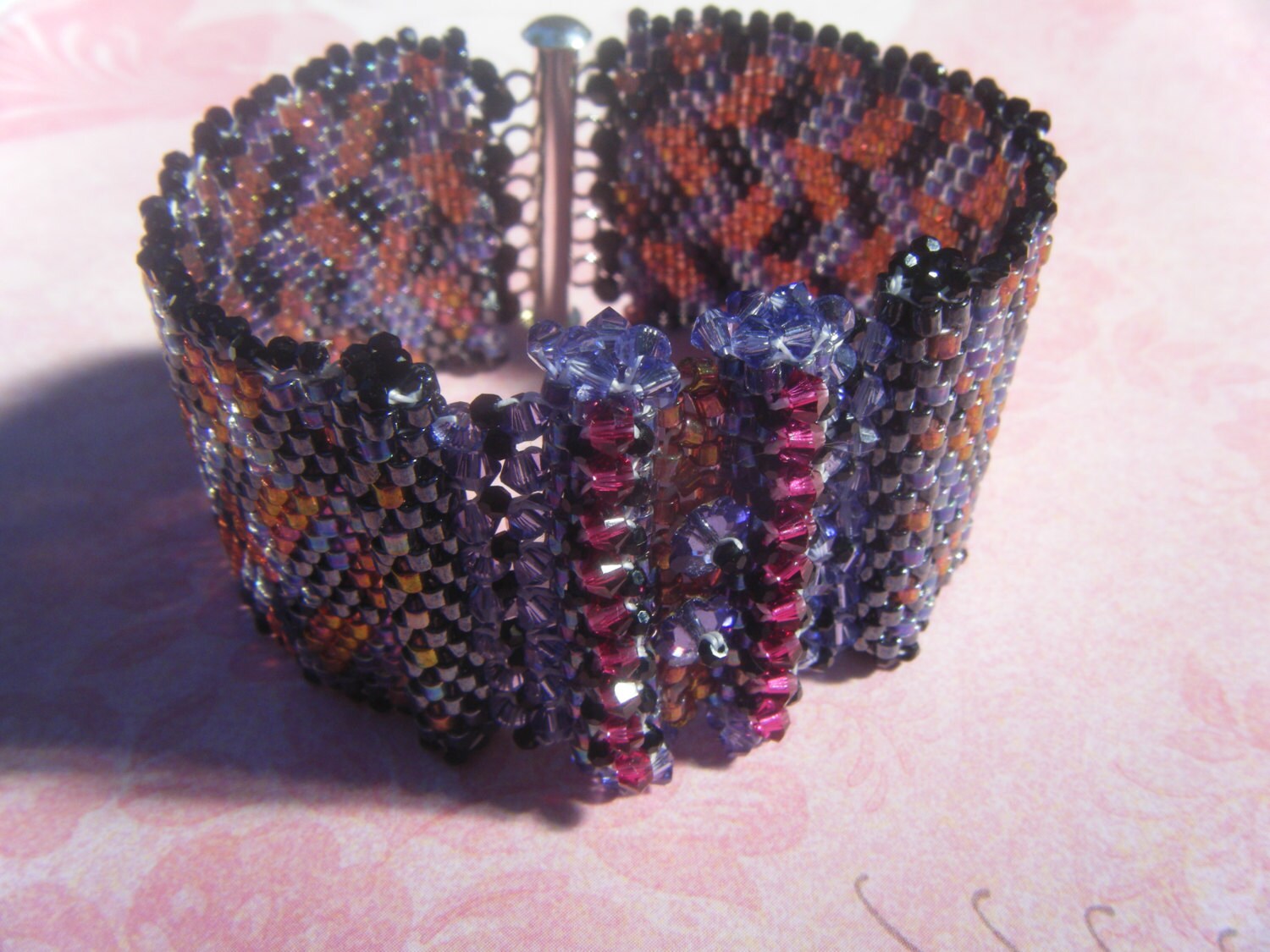 Dunkle Perle Arbeit Armband Mit Swarovski-Kristallen Dunkle Perle Arbeit Armband Mit Swarovski-Kristallen von AurosCrafts