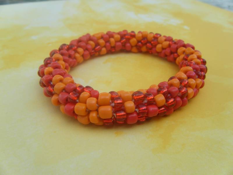 Heiße Perle Häkeln Armband Heiße Perle Häkeln Armband von AurosCrafts