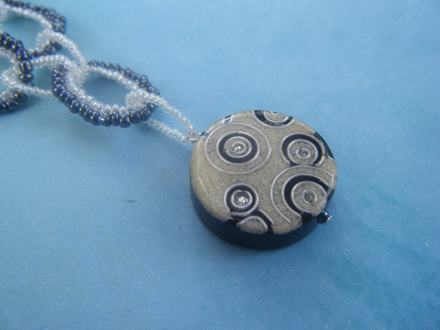 Monochrome Kreise Halskette Monochrome Kreise Halskette von AurosCrafts