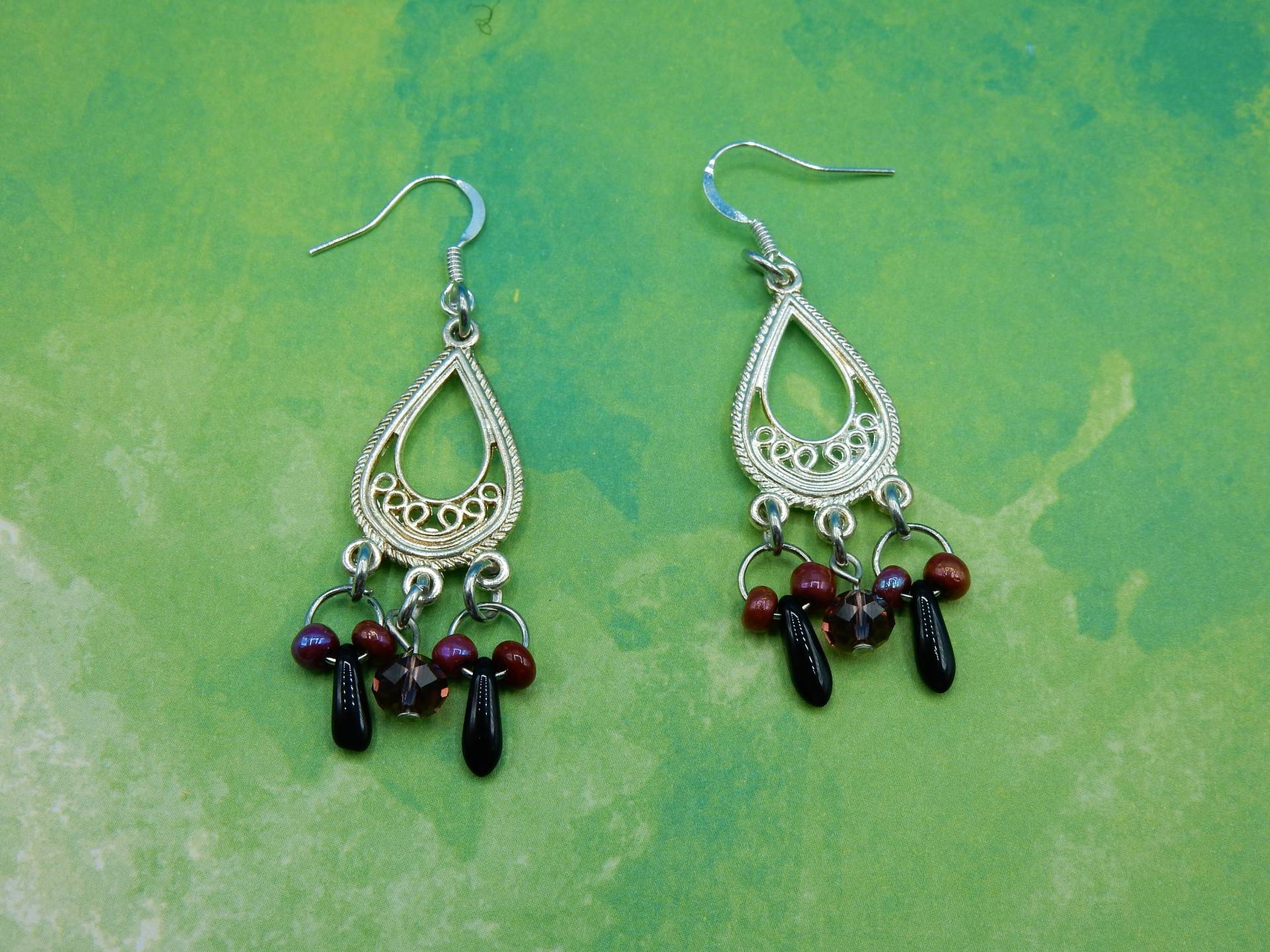 Ohrringe Kronleuchter Filigran Maroon Und Schwarz Ohrringe Kronleuchter Filigran Maroon Und Schwarz von AurosCrafts