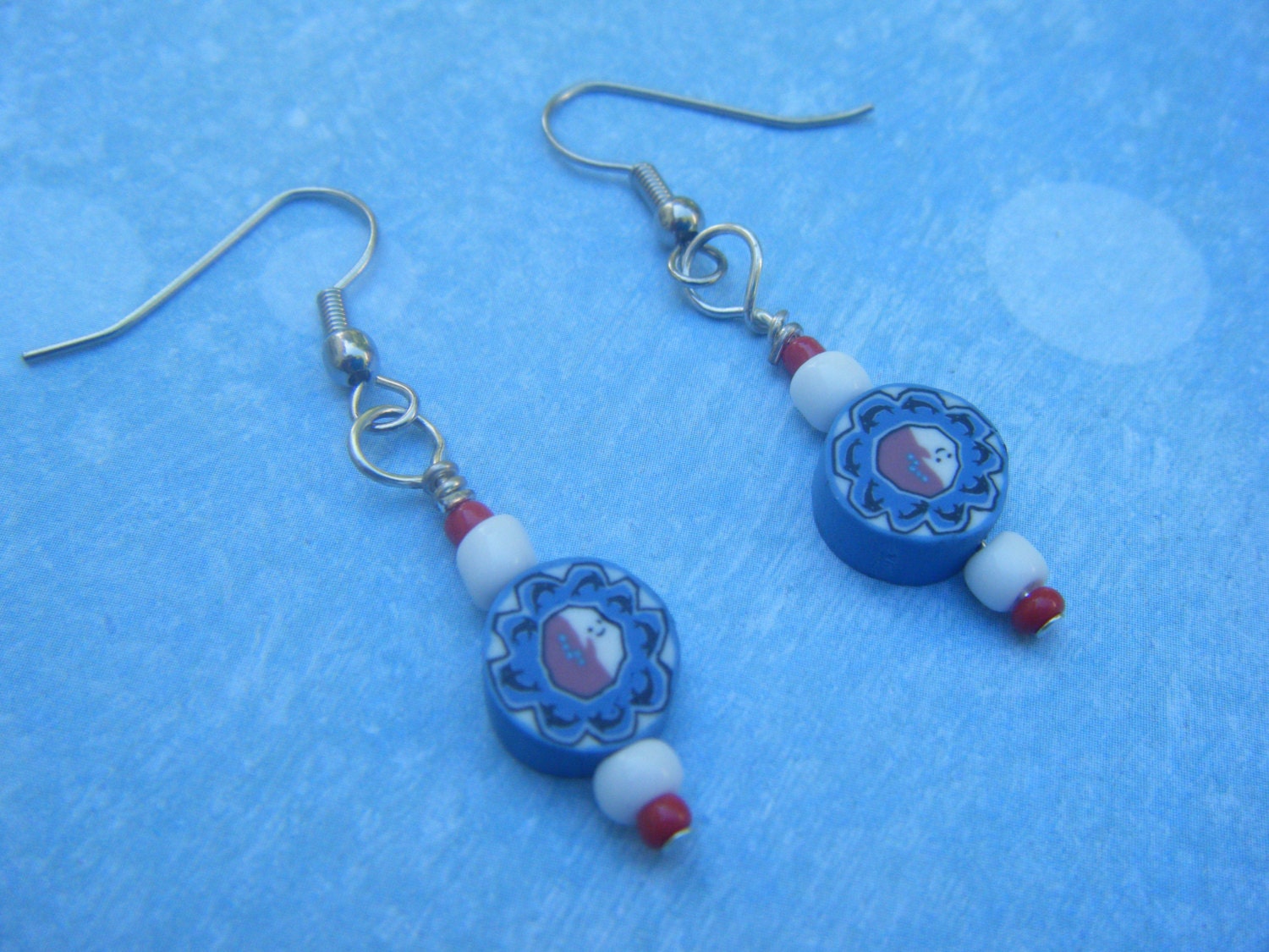 Rot, Weiß Und Blau Ozean-Themen Polymer Ohrringe Rot, Weiß Und Blau Ozean-Themen Polymer Ohrringe von AurosCrafts