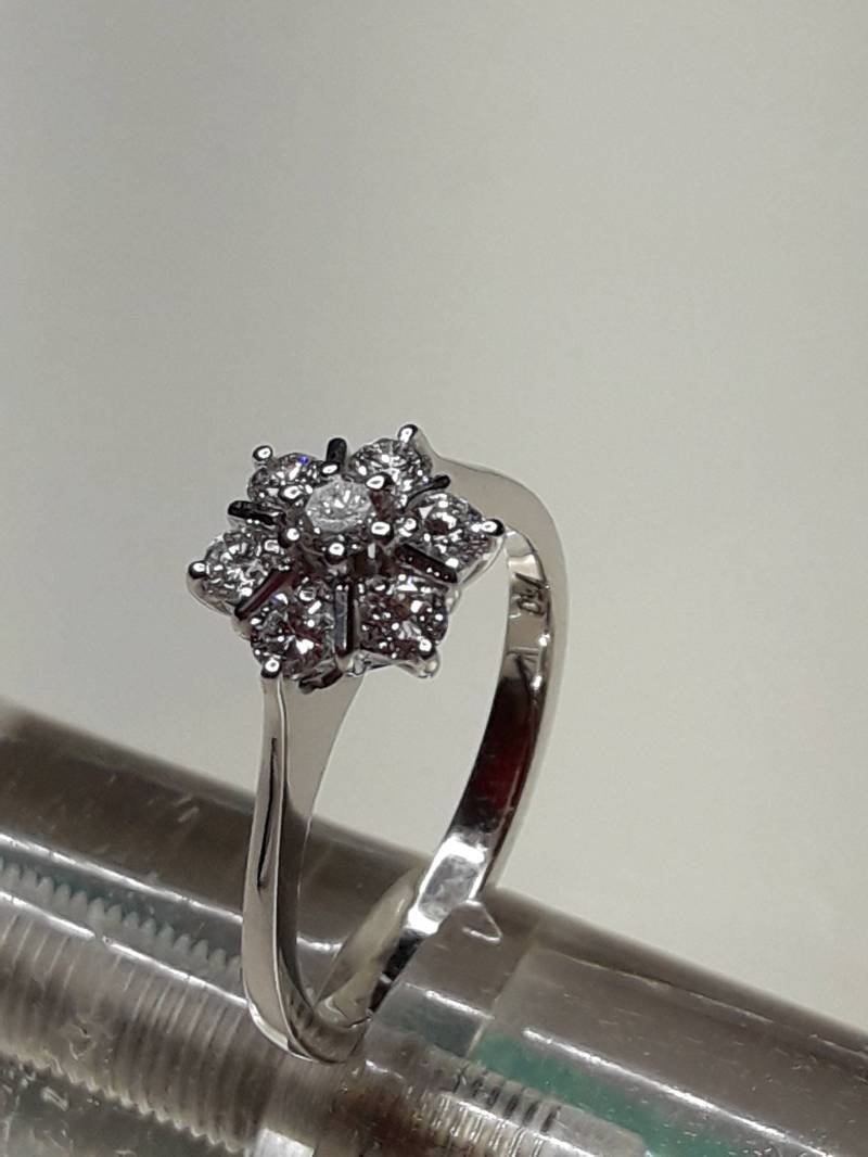 18K Weißgoldring Mit Natürlichen Diamanten.blumenring Brillanten von AurumGioielli