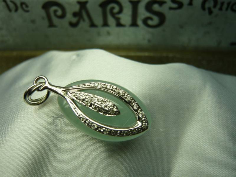 Anhänger Aus 18 K Weißgold Mit Natürlichem Meerwasser Und Diamanten Im Brillantschliff von AurumGioielli