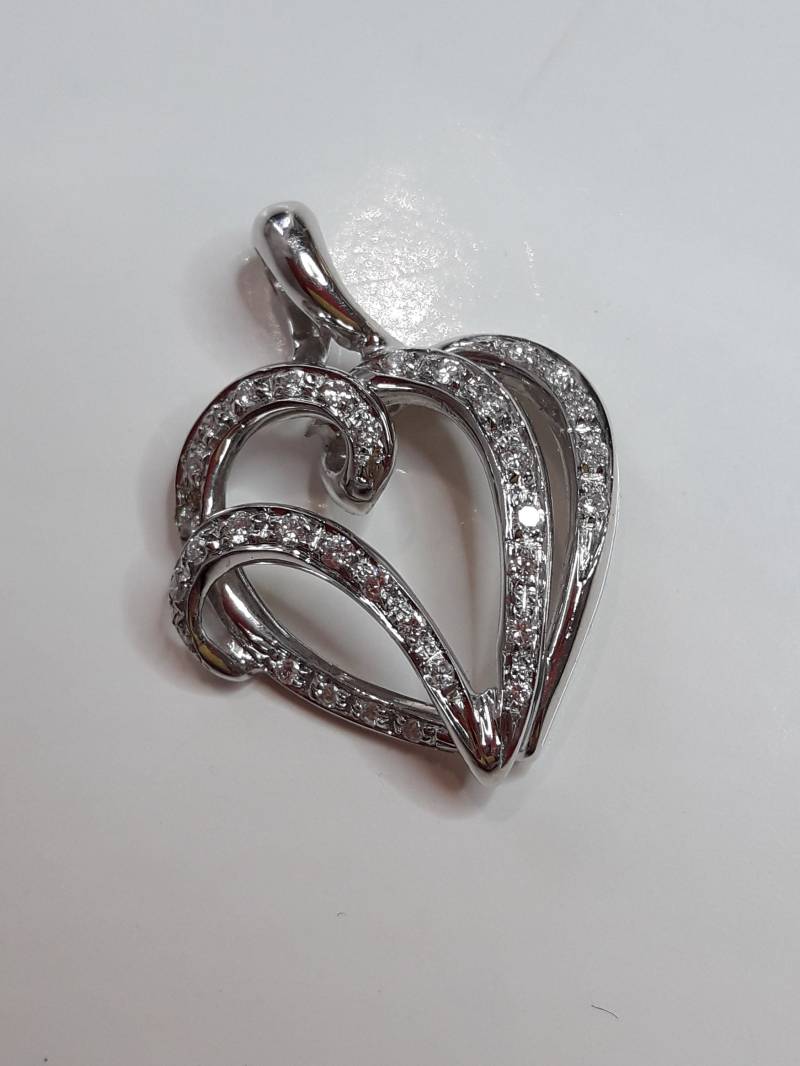 Anhänger Aus 18 Karat Weißgold Mit Diamanten Im Brillantschliff von AurumGioielli