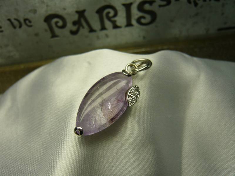 Anhänger Aus 18 Karat Weißgold Mit Natürlichem Amethyst Und Diamanten Im Brillantschliff von AurumGioielli