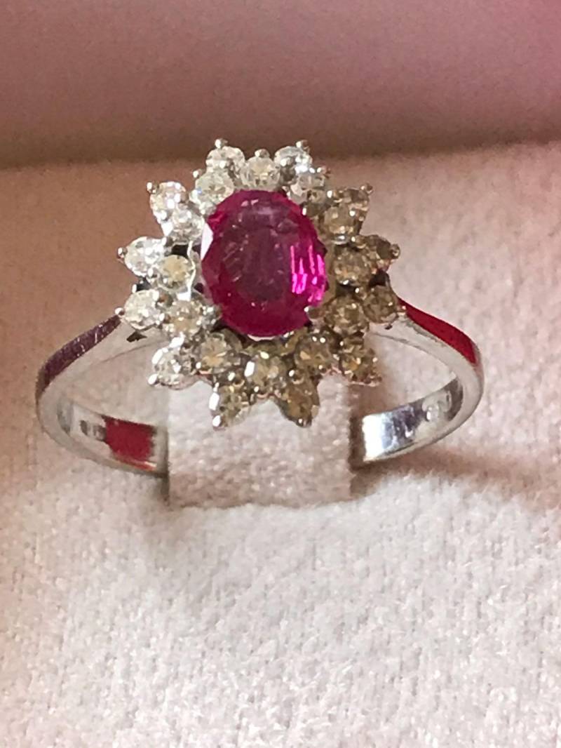 Art-Deco-Ring Aus Weißgold Mit Natürlichem Rubin Und Natürlichen Diamanten von AurumGioielli