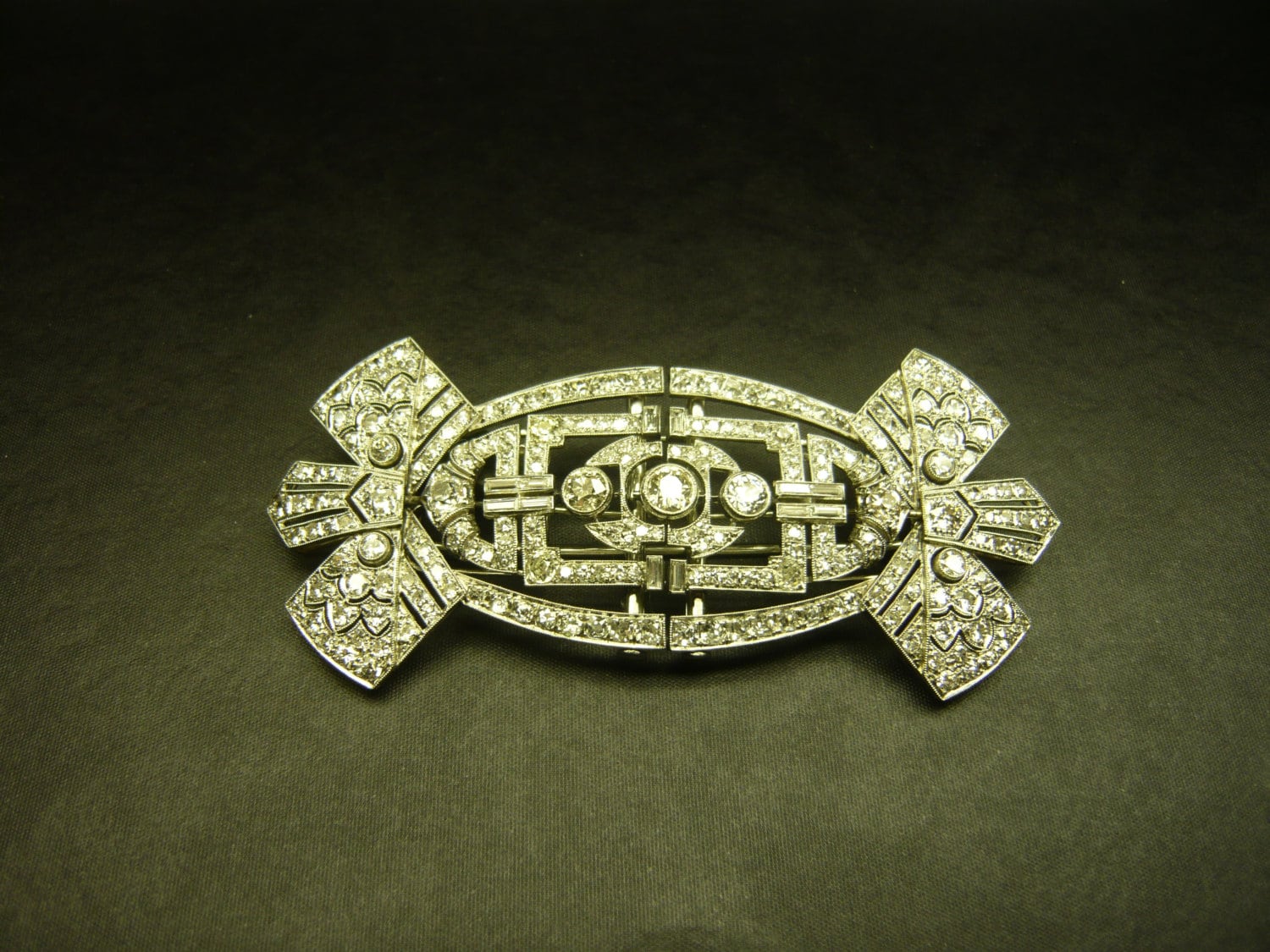 Einzelstück - Exklusiv Mit Originalzertifikat Von 1915. Vintage Art Deco Brosche 1915 in Platin Alten Diamanten Im Brillantschliff von AurumGioielli