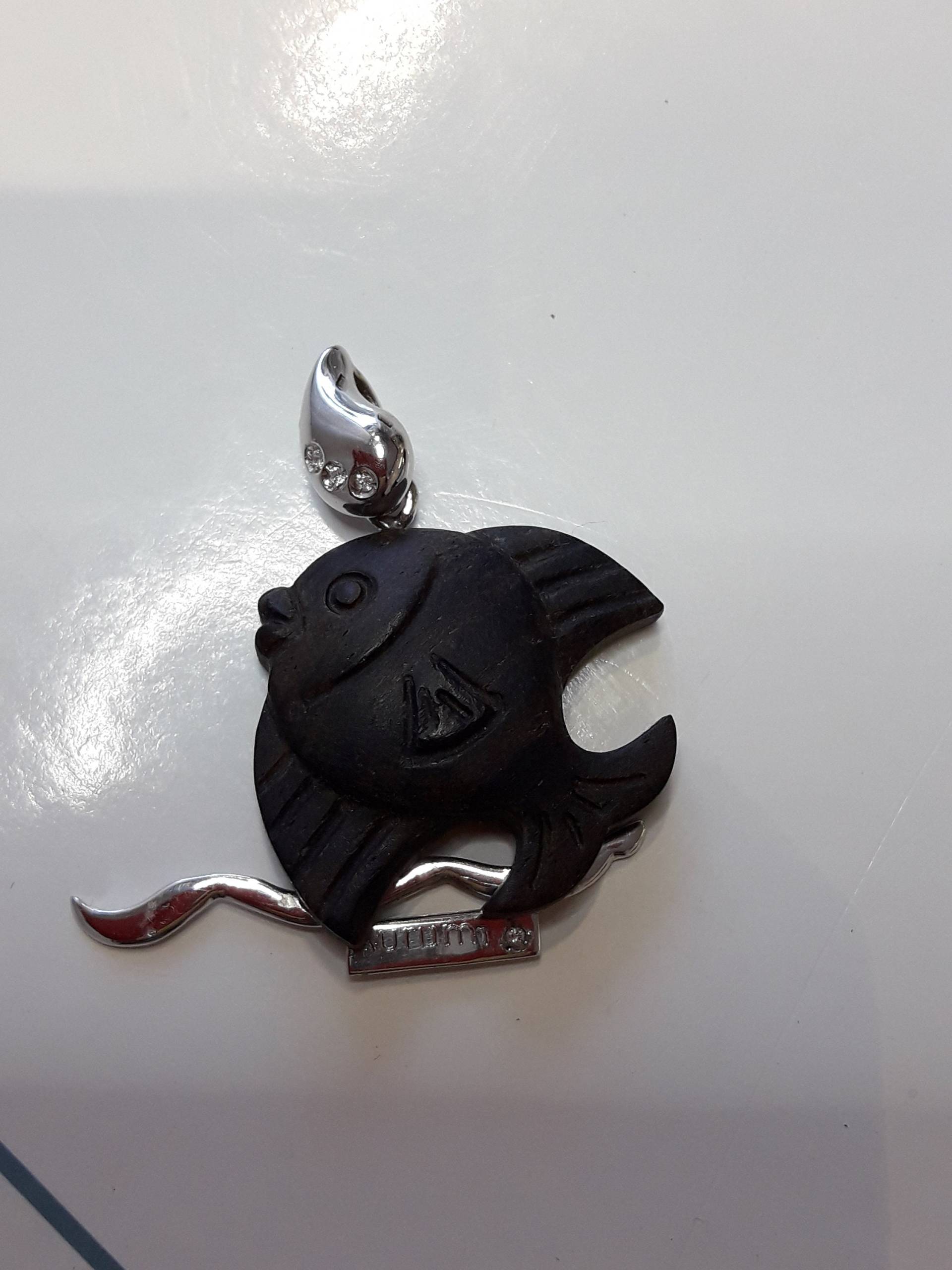 Fischanhänger Aus Ebenholz Und 18 Karat Weißgold Mit Diamanten von AurumGioielli