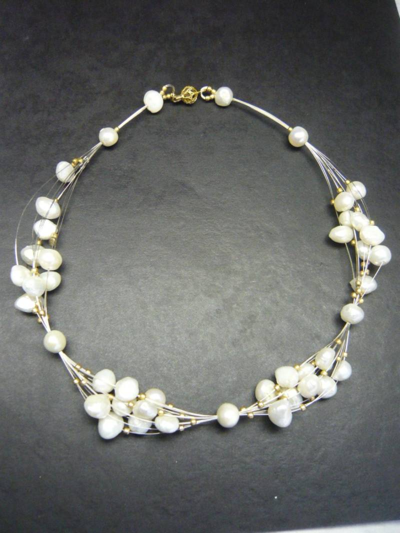 Halskette Aus Stahl Und 18 Karat Gold Mit Weißen Süßwasserperlen von AurumGioielli