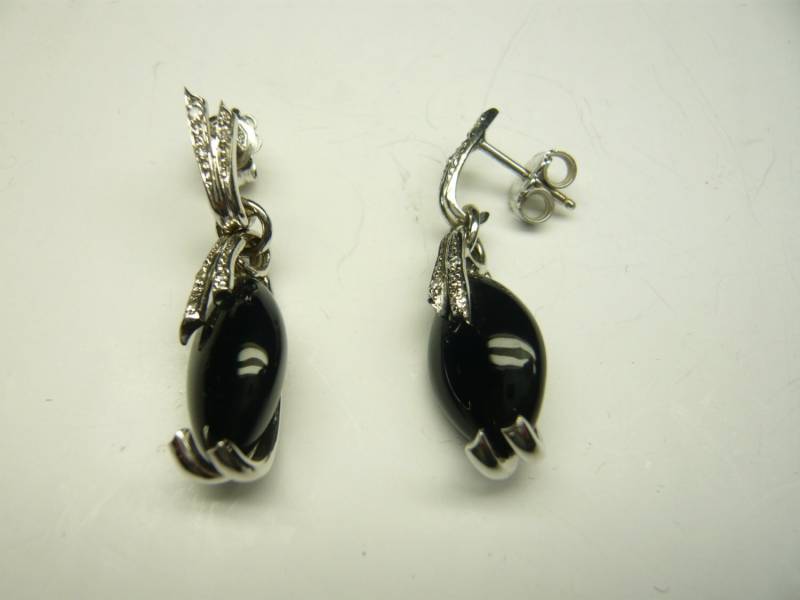 Ohrringe Aus 18 K Weißgold Mit Natürlichem Onyx Und Diamanten Im Brillantschliff von AurumGioielli