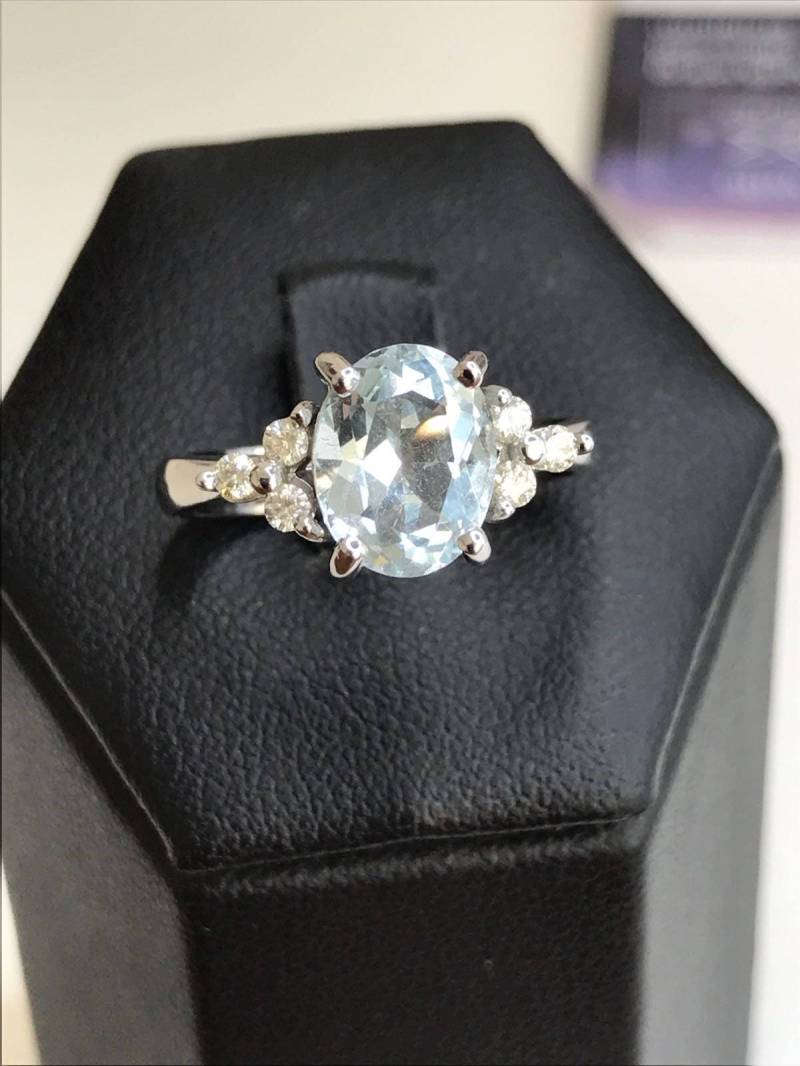 Ring Aus 18 Karat Weißgold Mit Natürlichem Aquamarin Und Natürlichen Diamanten Im Brillantschliff von AurumGioielli