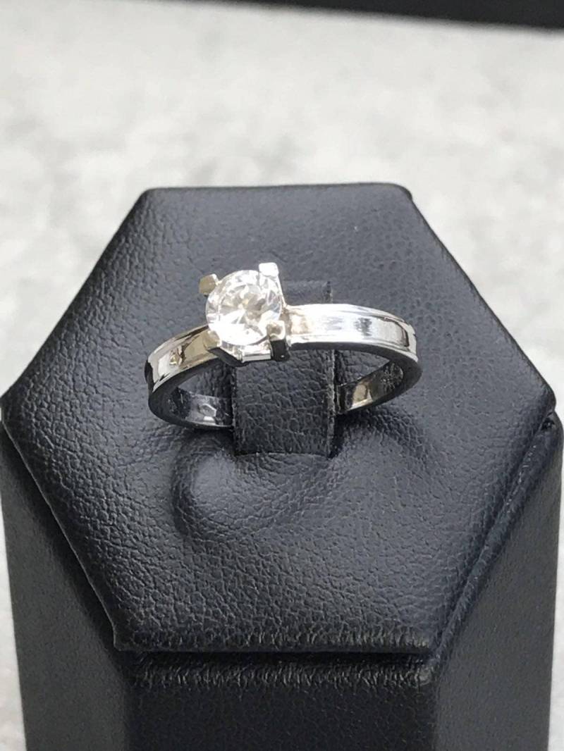 Ring Aus 18 Karat Weißgold. Verlobungsring. Jubiläumsring. Natürlicher Diamant Im Brillantschliff Von 0, 45 Karat von AurumGioielli