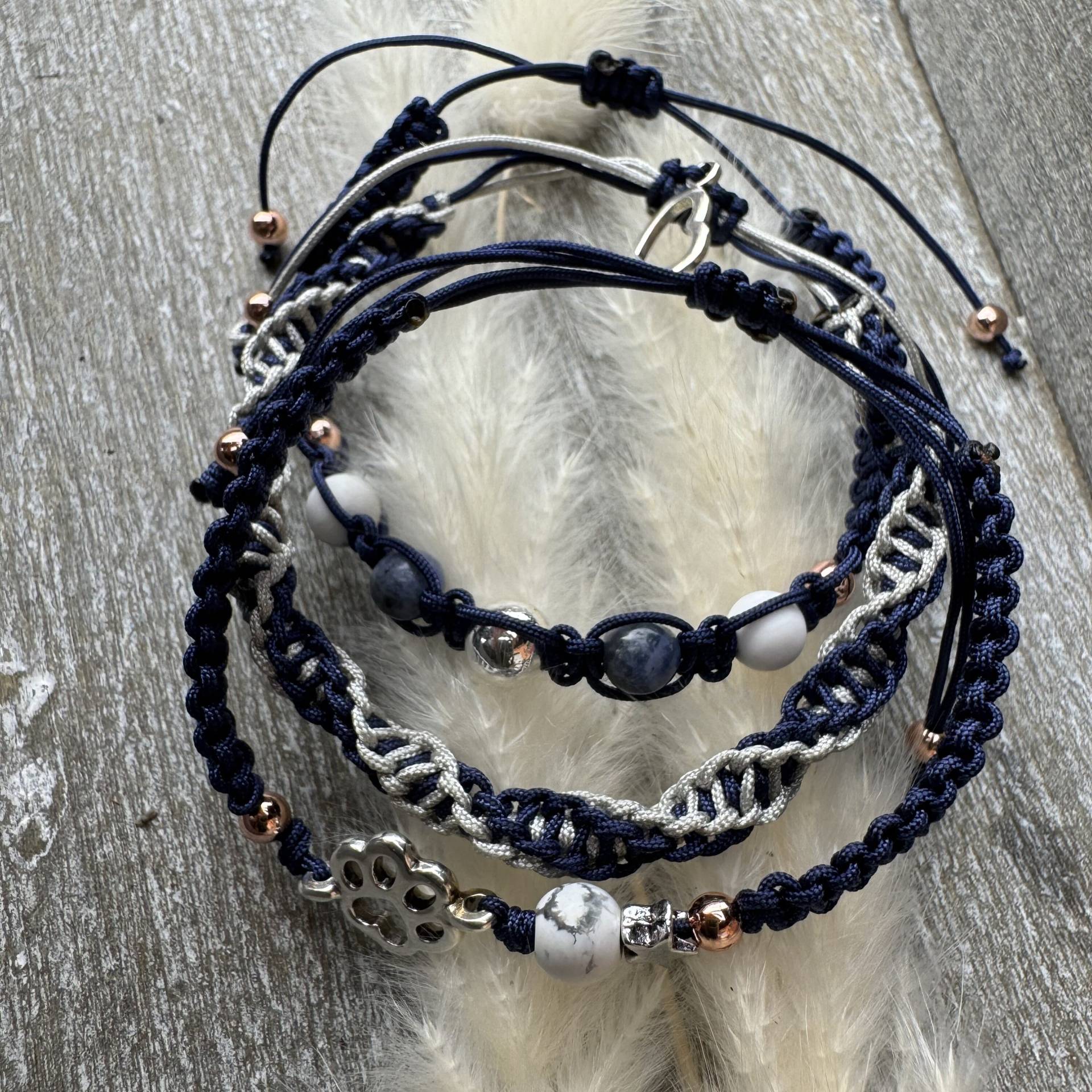 Armband Makramee Set I Can Do It Edelsteinarmband Sodalith & Howlith Damen Geflochtenes Mit Metallperlen Und Längenverstellbar von AusZeitMakrameeStuff