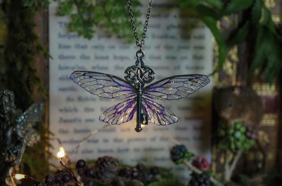 Flying Key - Purple, Small von AusgefuchstArt