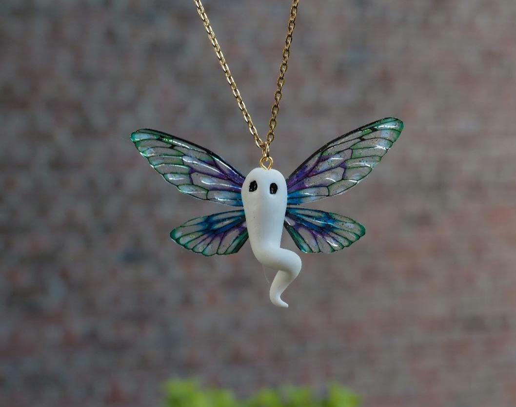 Ghosty Faerie Necklace - Kelpie Wings von AusgefuchstArt