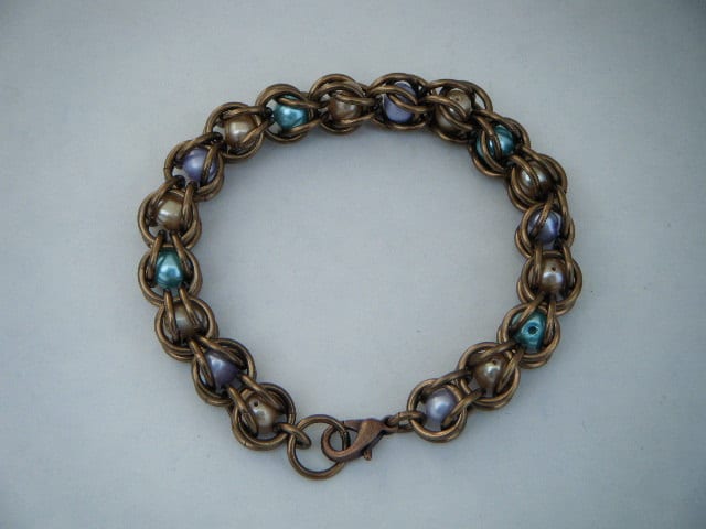 Dreifarbiges Perlenarmband, Perlen, Gefangene Perle, Farbiger Draht Dreifarbiges Perlenarmband, Perlen, Gefangene Perle, Farbiger Draht von AuspiciousAdornment