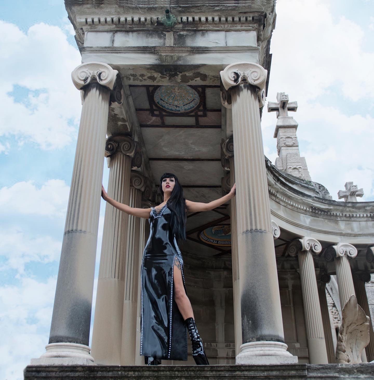 Auf Bestellung Gefertigt. Ultimate Darkness Spiked & Niedtes Maxi Latex Kleid Auf Bestellung Gefertigt. Ultimate Darkness Spiked & Niedtes Maxi Latex Kleid von AusrieFel