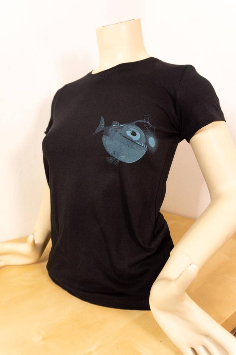 Tailored Women's Angler Fish T-Shirt - Vintage Deep-Sea Design | 100% Cotton Eco-Friendly Discharge Print Woman Fit von AussenseiterDesignz