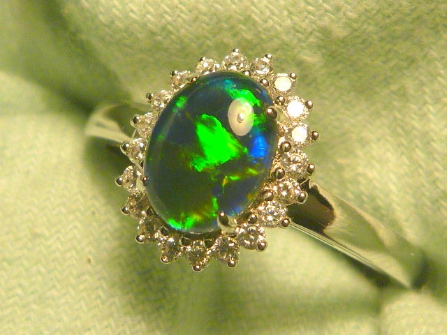Damen Opal Ring Sterling Silber 925 & Cz, 8x6mm Oval Form Triplet. Artikel 180481 von AussieGemOpals