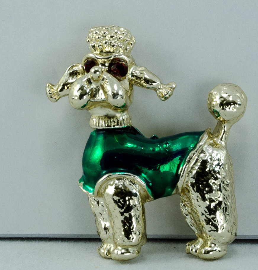 Gerrys Brooch Pin Poodle Standard Miniature Goldtone Mit Rotem Ruby Rhinestone Eyes Und Bright Green Jacket Gerrys Brooch Pin Poodle Standard Miniature Goldtone Mit Rotem Ruby Rhinestone Eyes Und Bright Green Jacket von AussieMagic
