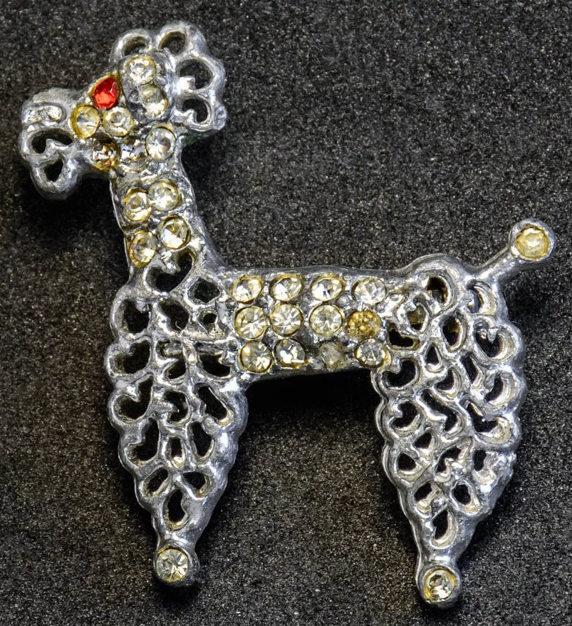 Standard Pudel Silberfarbene Strass Fillagree Brosche Pin Standard Pudel Silberfarbene Strass Fillagree Brosche Pin von AussieMagic