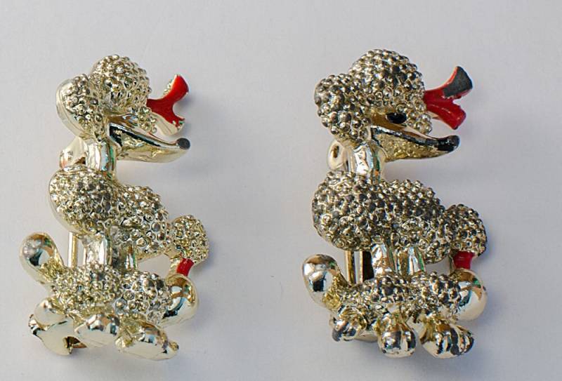 Vintage Pudel Brosche Oder Anstecknadeln Mit Roten Schleifen von AussieMagic