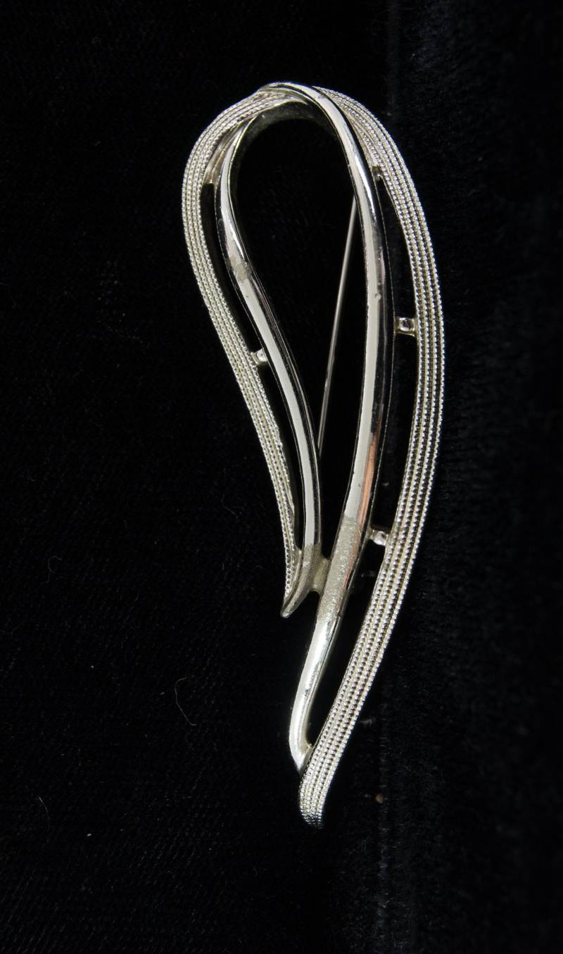 Vintage Sara Coventry Silberfarbene Initial "D" Pin Brosche von AussieMagic