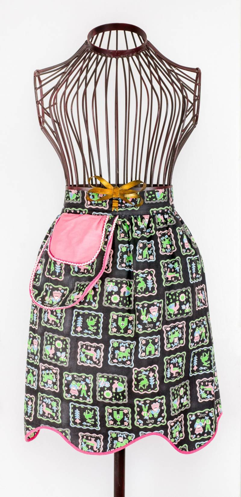 Vintage Schwarz Und Rosa Country Print Halbe Schürze Mit Entzückender Tasche von AussieMagic