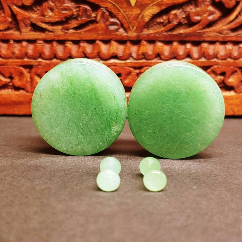 Jade Stein Plugs Natürliche Double Flare Gauges | Paar von AustinPlugAndTunnel