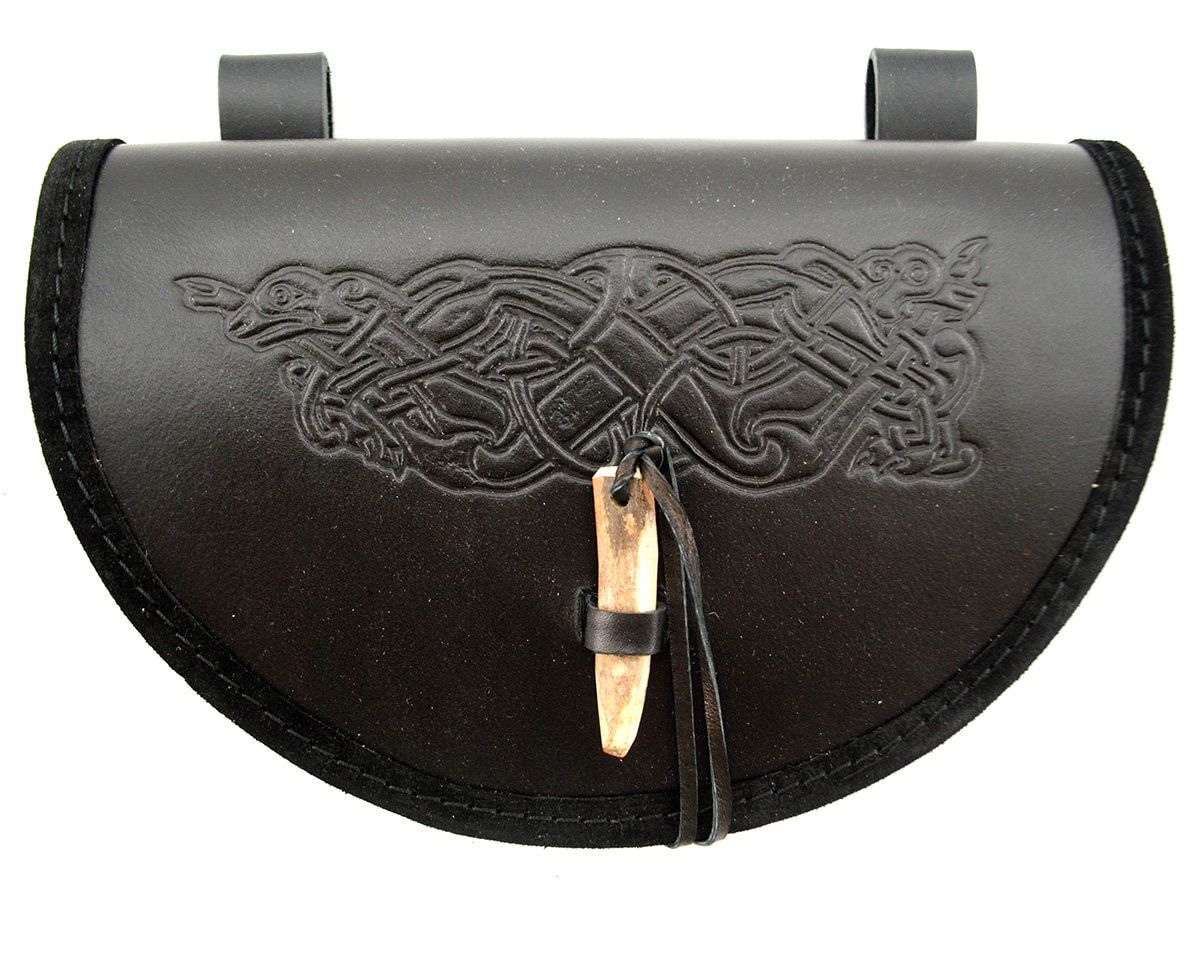 Halbrunde Wikinger-Gürteltasche, Befestigt Mit Geweih - Größere Variante Halbrunde Wikinger-Gürteltasche, Befestigt Mit Geweih - Größere Variante von Autaris