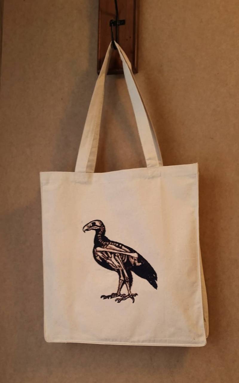 Handgemachtebestickte Dodo Vogel Skelett Vintage Grafik Wiederverwendbare Leinwand Einkaufstasche von AuthenticEmbroidery