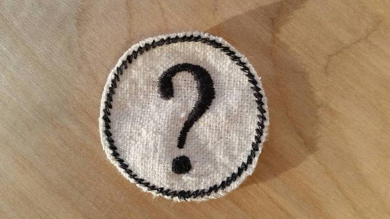 Handgemachtebestickte Frage Zeichen Upcycled Canvas Eisen Auf Vintage-stil Jacke Oder Hut Patch von AuthenticEmbroidery