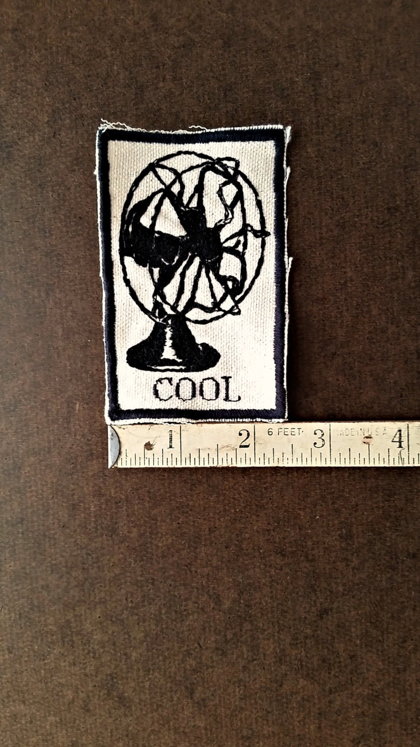 Handgemachter Bestickter Vintage Grafik-Upcycled Canvas Cool Jacket Patch von AuthenticEmbroidery