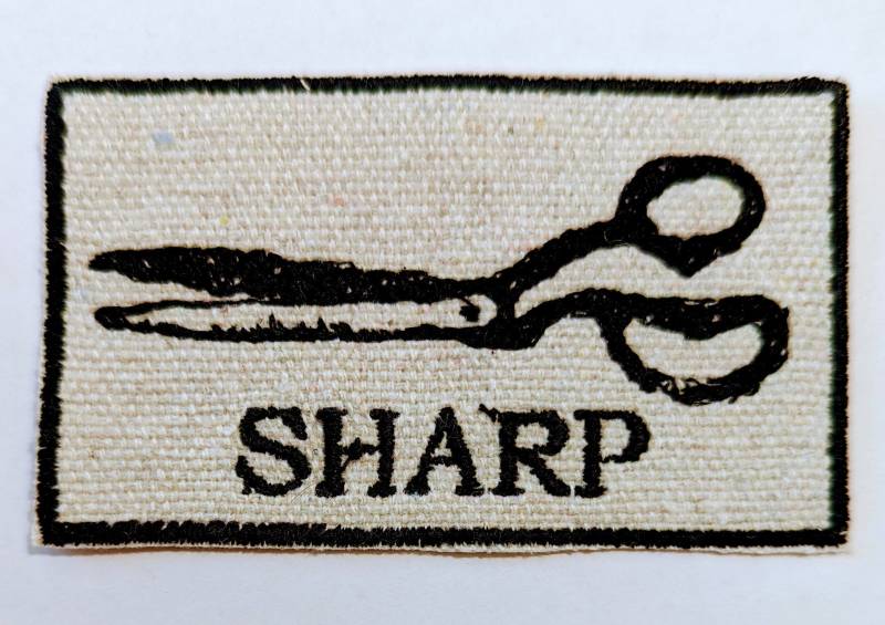 Handgemachter Bestickter Vintage Grafik-Upcycled Canvas Sharp Aufnäher Für Jacke Und Hut von AuthenticEmbroidery