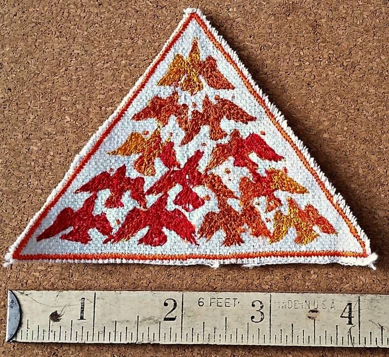 Handmade Handmadebird Flock Rot Gestickter Vintage Grafik Upcycled Canvas Jacke Patch von AuthenticEmbroidery