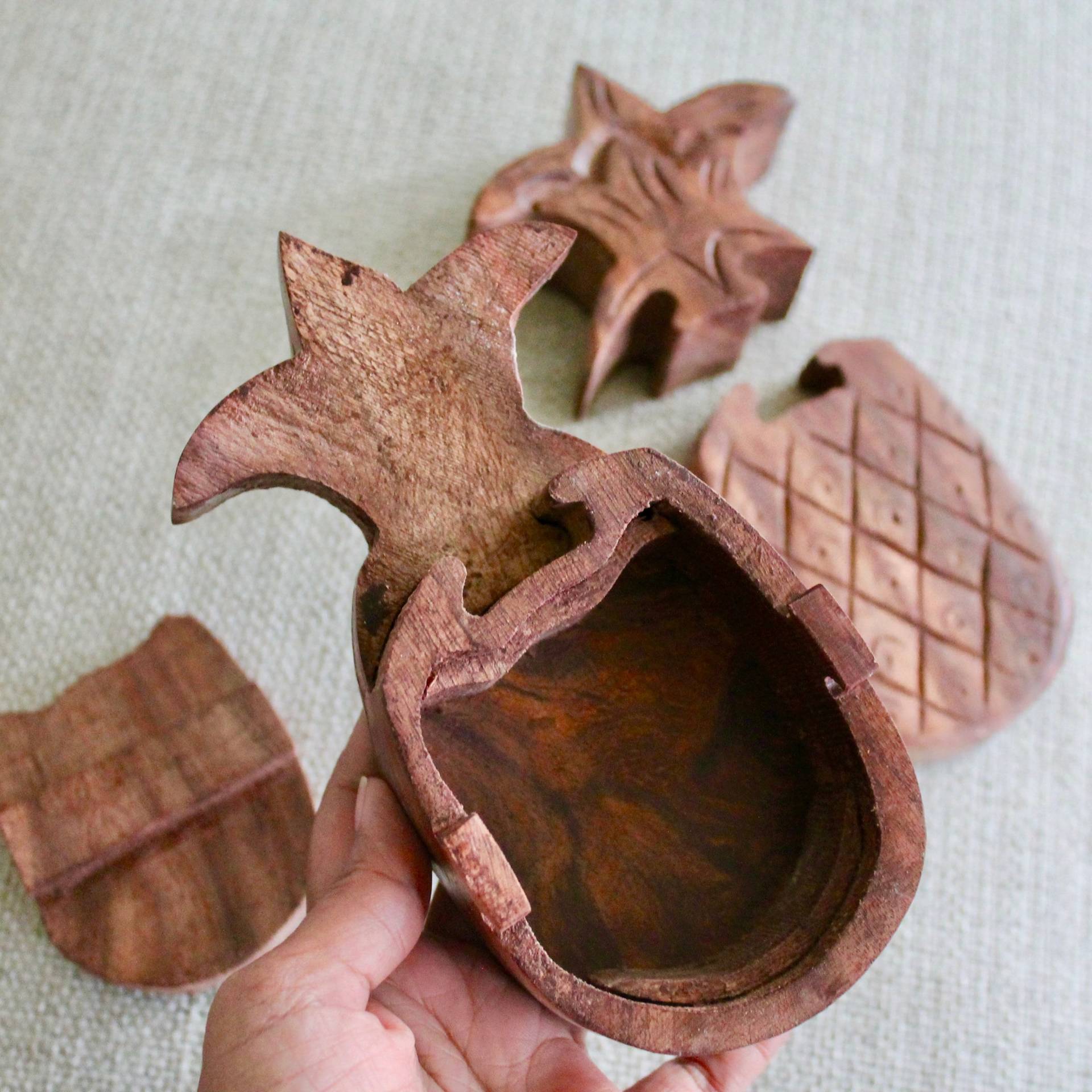 Vintage Holz Ananas Schmuck-Box, Kleine Antike Puzzle-Ring-Box, Schmuckstück, Schatz/Altar-Box - Verlobung, Hochzeitsgeschenk Vintage Holz Ananas Schmuck-Box, Kleine Antike Puzzle-Ring-Box, Schmuckstück, Schatz/Altar-Box - Verlobung, Hochzeitsgeschenk von AuthenticsBySilu