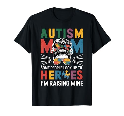 Autismus Mama erzieht Held Groovy Messy Bun Autismus-Bewusstsein T-Shirt von Autism Awareness Autistic Support Autism Mom