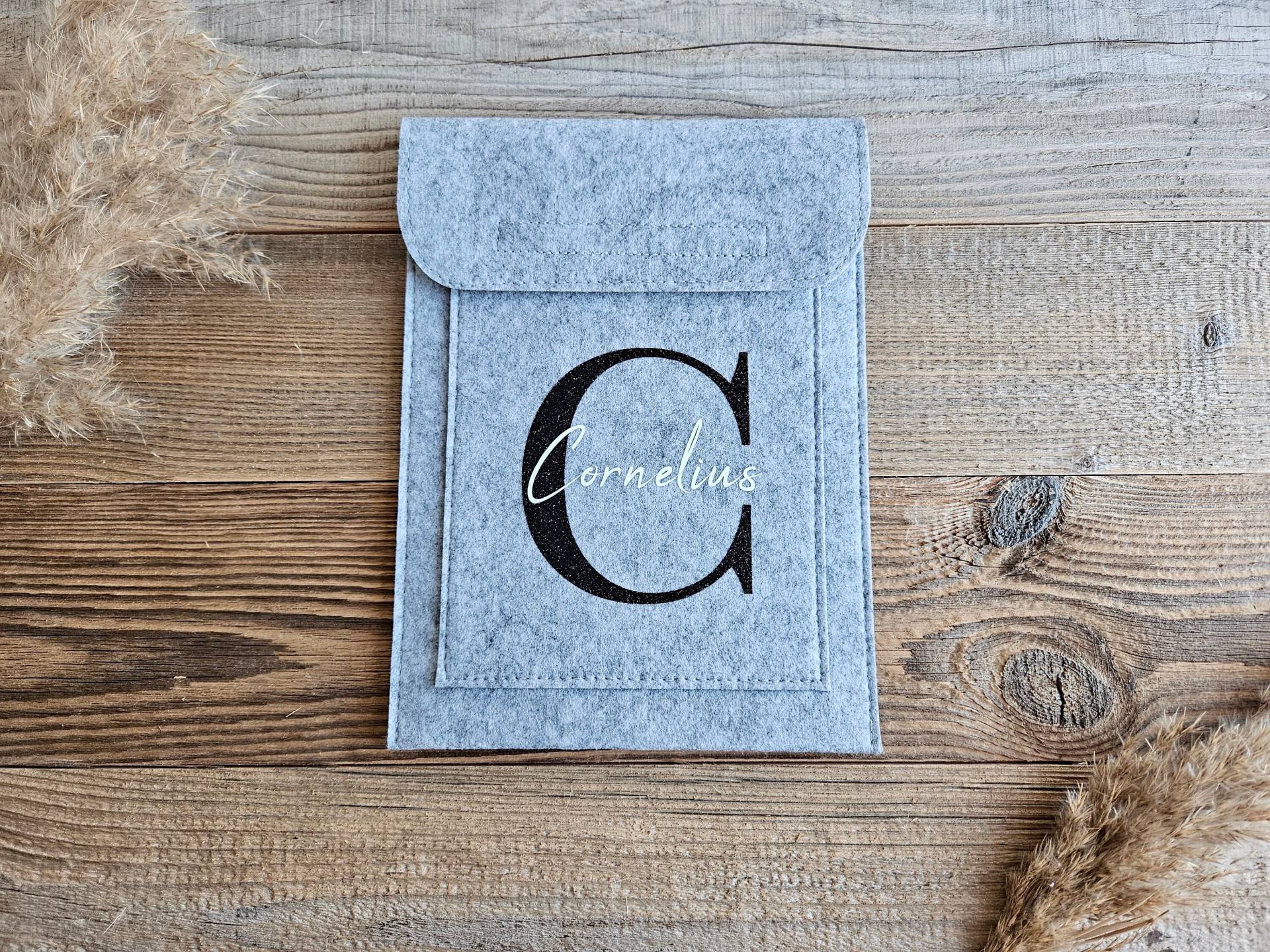Individuelle Equidenpasshülle Mit Glitzer Anfangsbuchstabe| Equidenpasshülle| Pferd| Personalisierte Hülle| Geschenkidee| Pferde|Equidenpass Individuelle Equidenpasshülle Mit Glitzer Anfangsbuchstabe| Equidenpasshülle| Pferd| Personalisierte Hülle| Geschenkidee| Pferde|Equidenpass von AutschLine