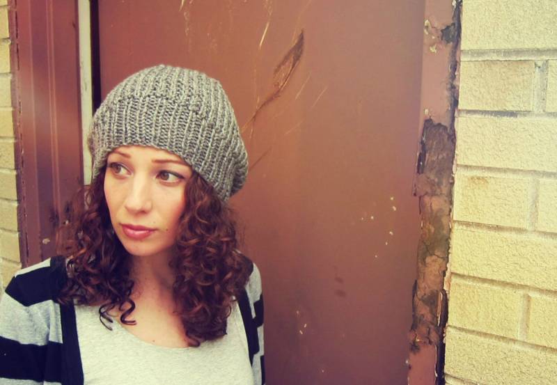 Handgestrickte Graue Slouchy Beanie Trendige Wintermütze Für Frauen von AutumnAndAmber