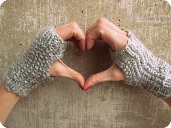 Fingerlose Handschuhe - Grau Kurze Damenhandschuhe Gestrickte Graue von AutumnAndAmber
