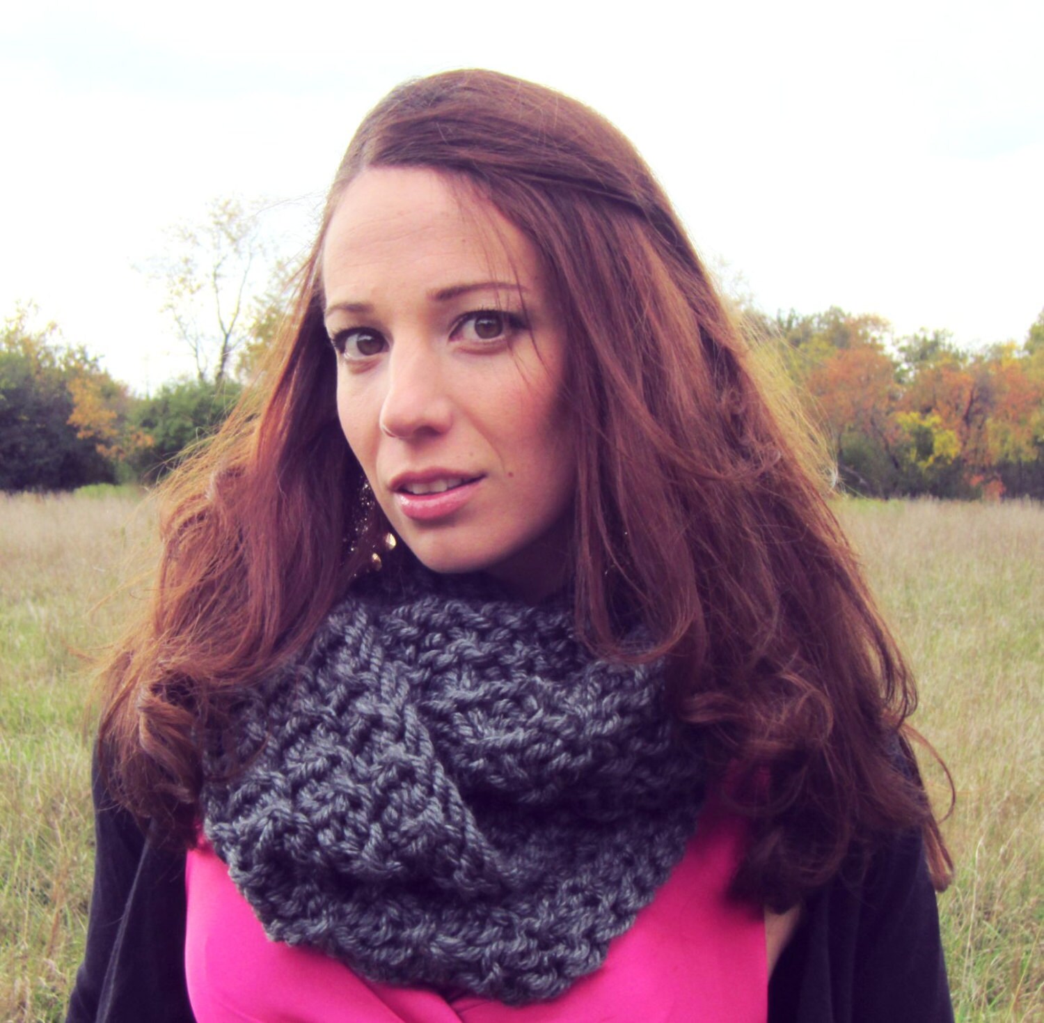Gestrickter Wasserfallschal Chunky Grey Cowl Gestrickter Wasserfallschal Chunky Grey Cowl von AutumnAndAmber