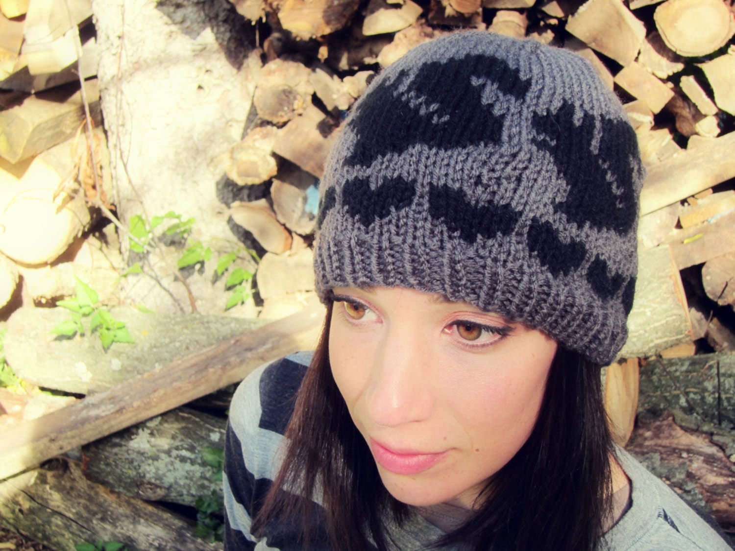 Handgestrickte Mütze Mit Grauem Eichhörnchen-Herzmuster von AutumnAndAmber